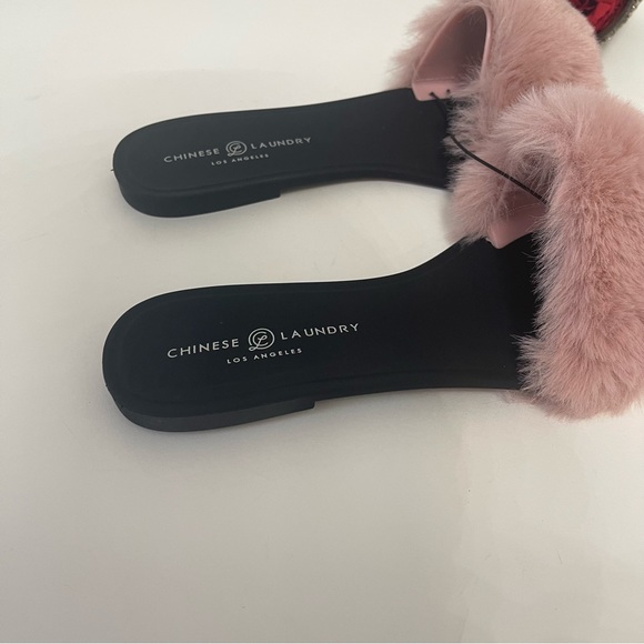 CHINESE LAUNDRY Pink Midnight Faux Fur Slide Sandal - Size 9 - Reemoly - Picture 6 of 9